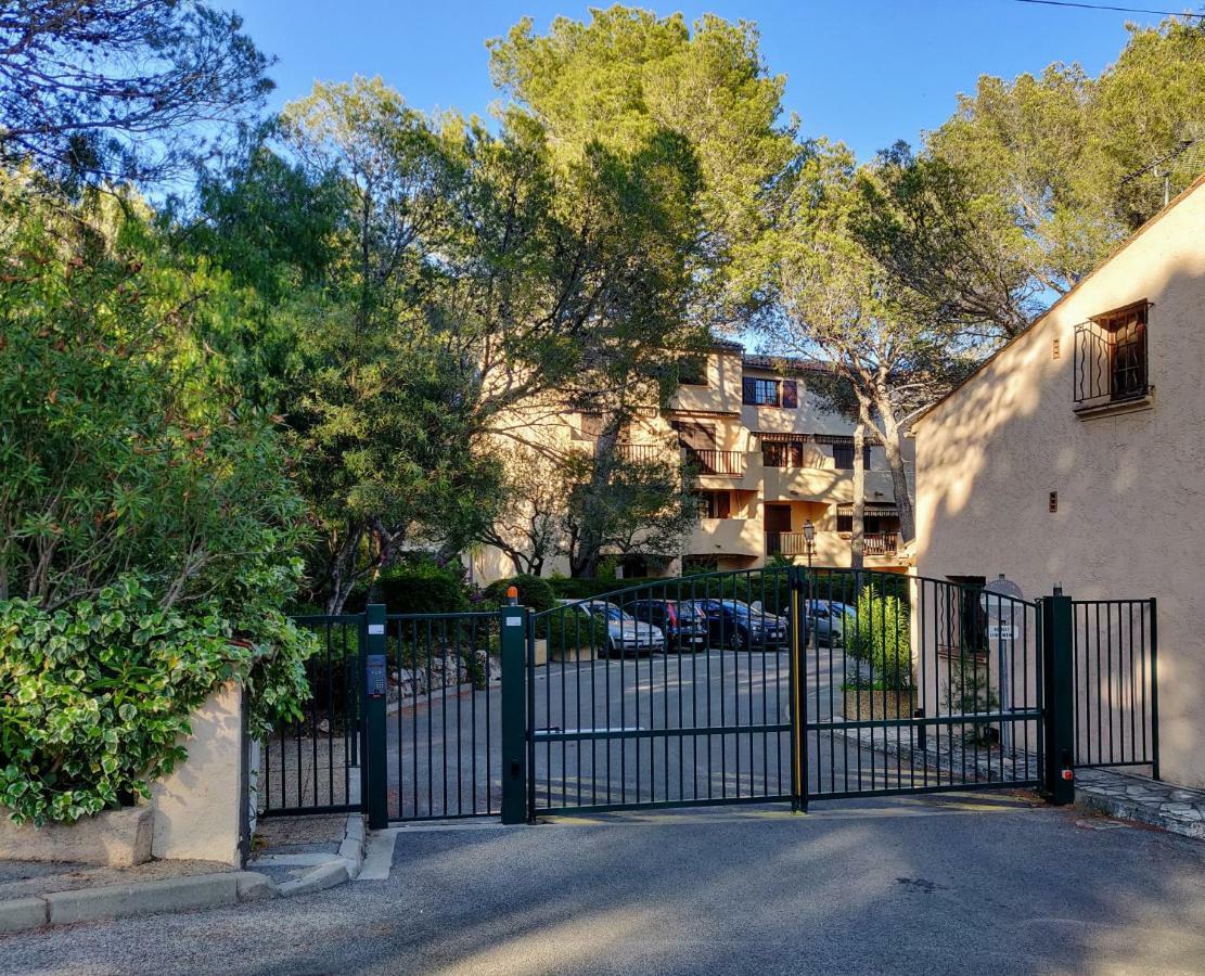 Le Hameau Des Pins Appartement Saint-Raphaël Buitenkant foto